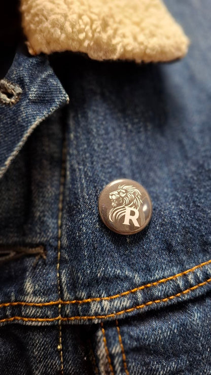 Button "REVOLTRA Löwe"
