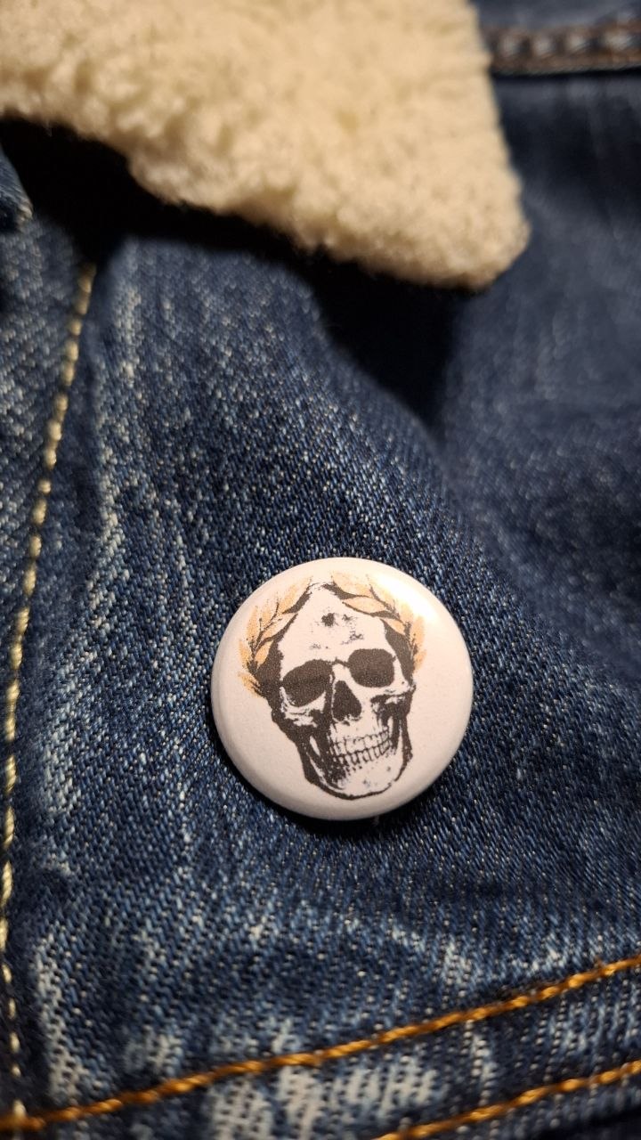 Button "Ehre" (mit farbigem Lorbeerkranz)